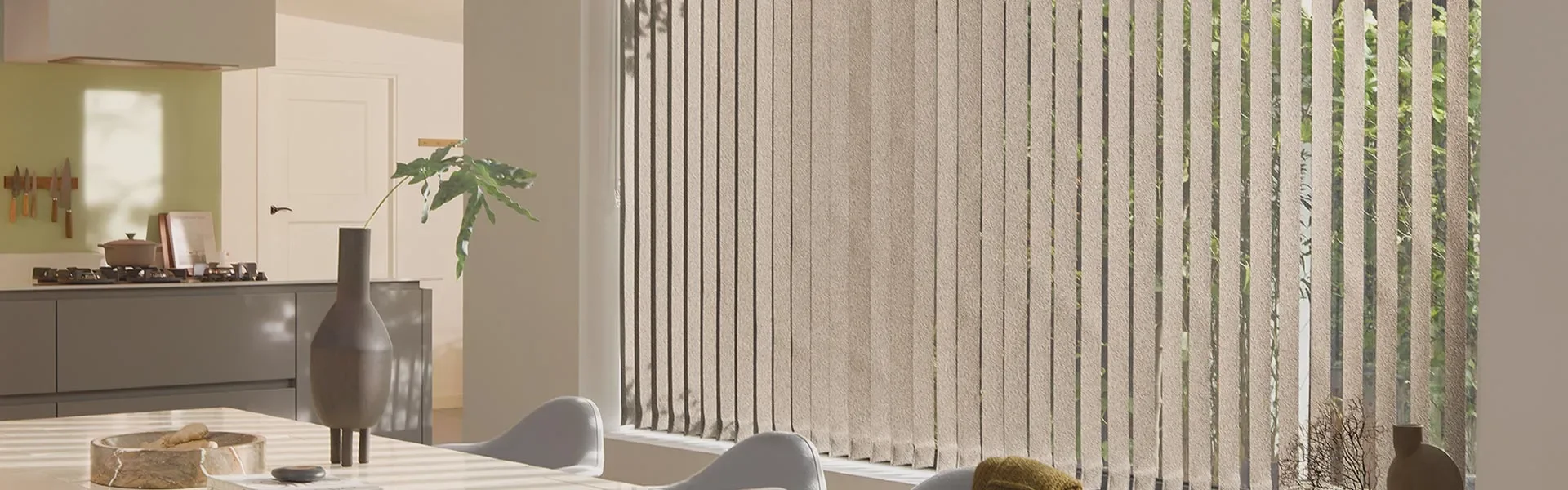 raamdecoratie_verticale-jaloezien_actie